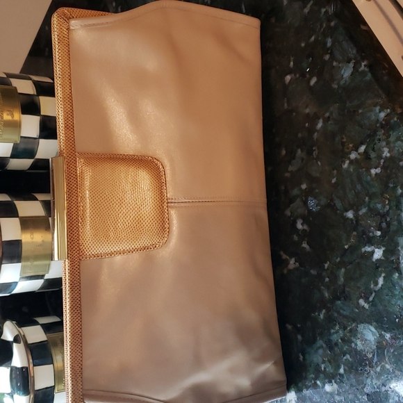 Clutch - Picture 1 of 4